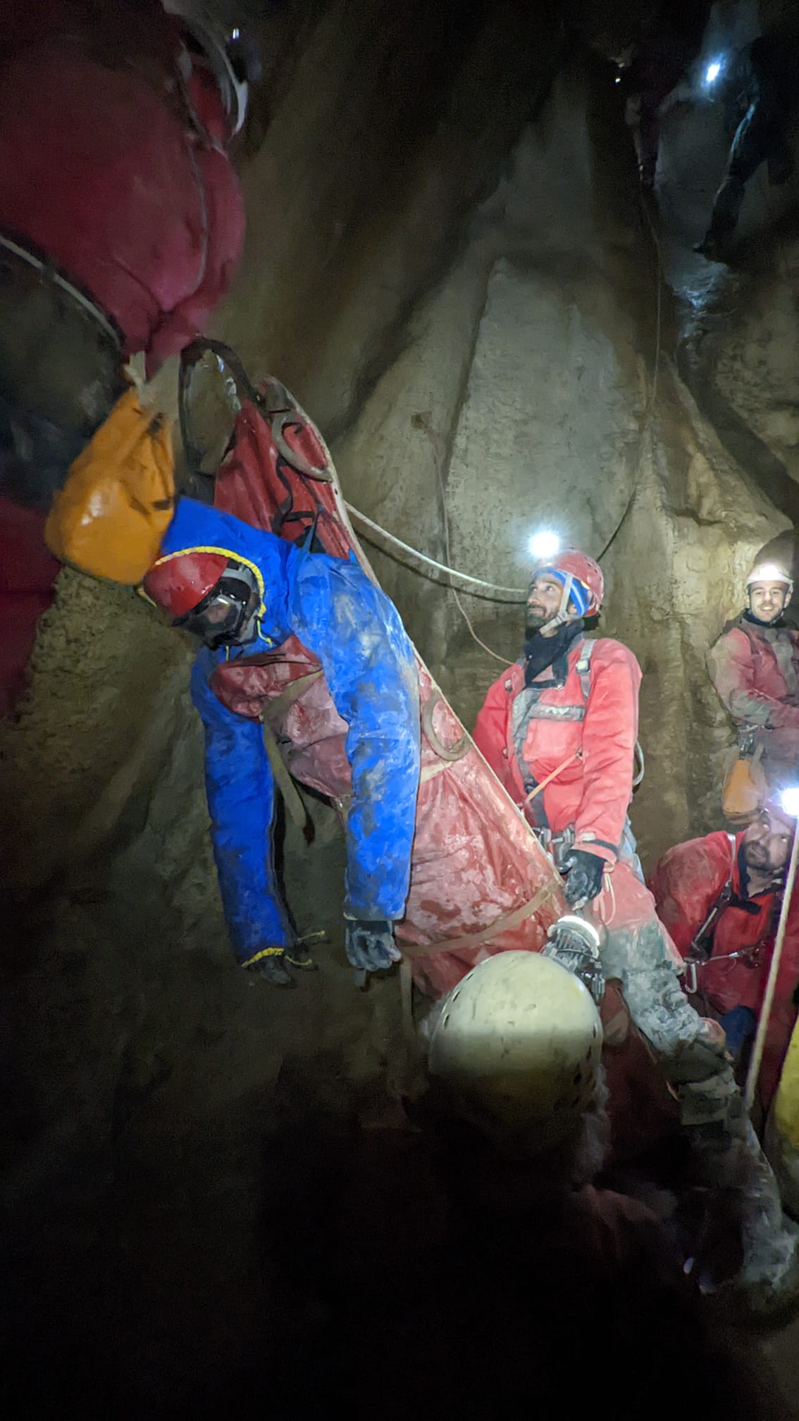 Simulacro de rescate en la sima Larretxiki